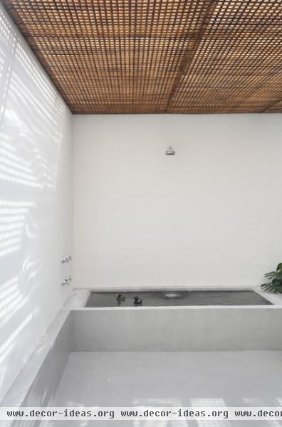 modern bathroom by Denilson Machado - MCA Estudio