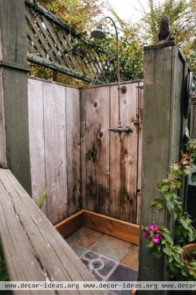 rustic bathroom by Anna Addison Photography