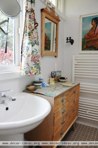 eclectic bathroom by Luci.D Interiors