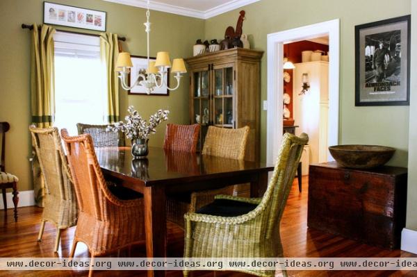 traditional dining room by Mina Brinkey