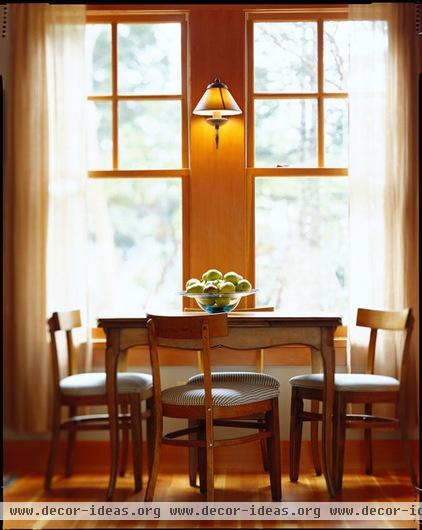 beach style dining room by David Vandervort Architects