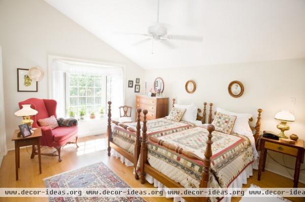 traditional bedroom by Boardwalk Builders