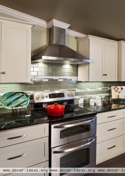 traditional kitchen by Jim Schmid Photography