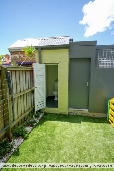 contemporary garage and shed by Zugai Strudwick Architects