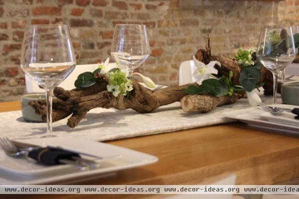 2 Beautifully Natural Tablescapes for Holiday Dining