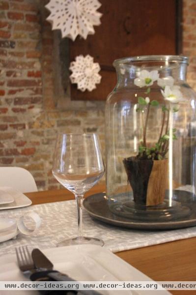 2 Beautifully Natural Tablescapes for Holiday Dining