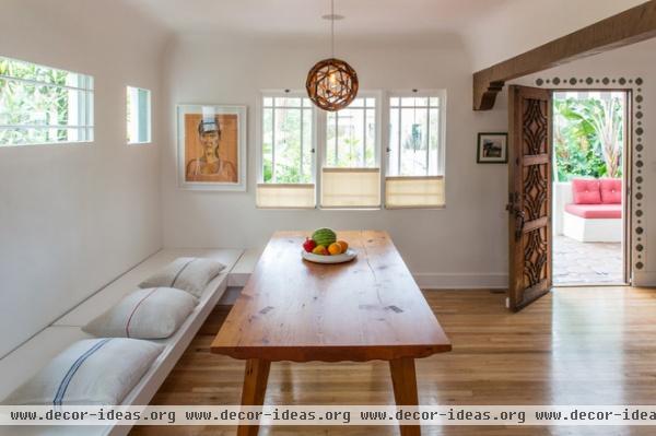 Houzz Tour: Mediterranean Minimalism for a California Bungalow