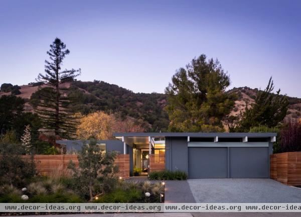 midcentury exterior by building Lab, inc.