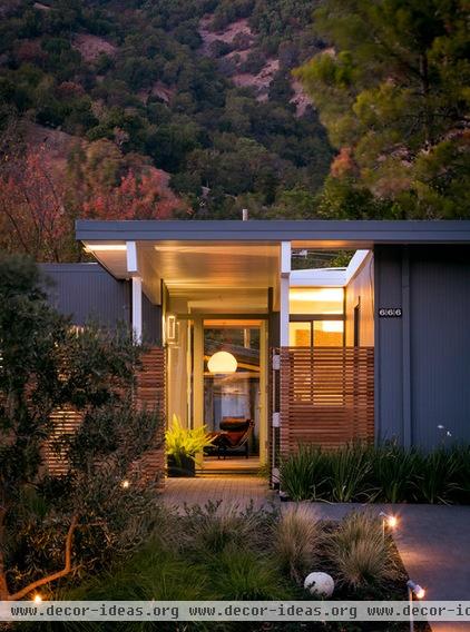 midcentury entry by building Lab, inc.