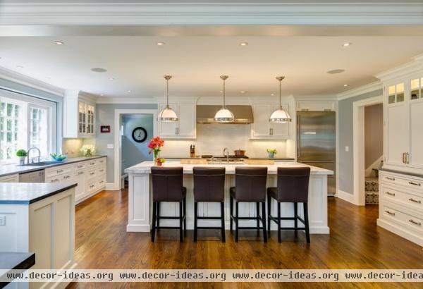 Kitchen of the Week: Room for Family Fun in Connecticut