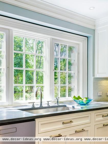 traditional kitchen by Robert A. Cardello Architects