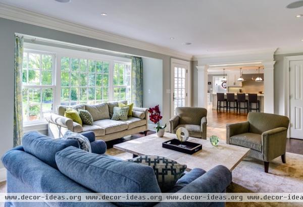 transitional family room by Robert A. Cardello Architects