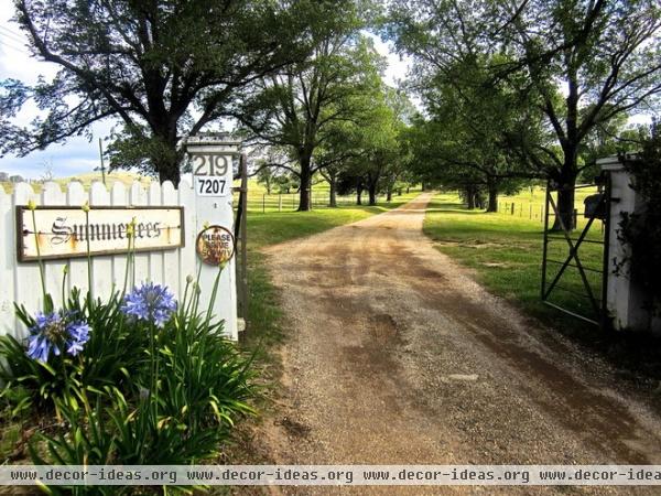 traditional landscape by Luci.D Interiors