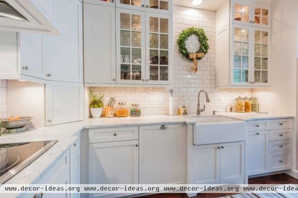 traditional kitchen by Tolaris Homes