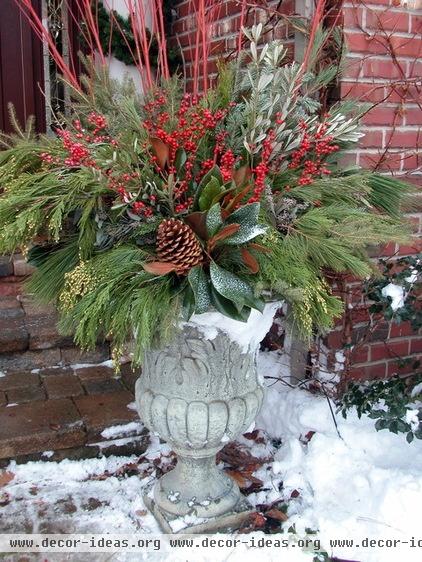 traditional porch by Smalls Landscaping