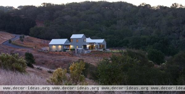 Houzz Tour: Barns Inspire a Modern Farm Compound