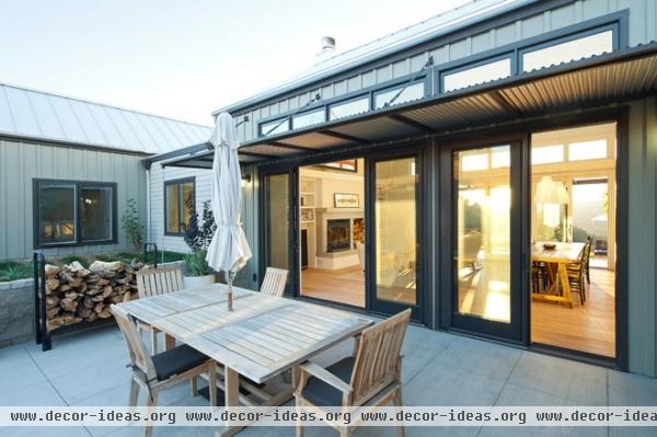 farmhouse patio by Gast Architects