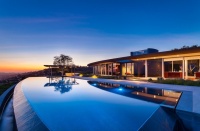 Houzz Tour: Throwing Curves in Santa Barbara