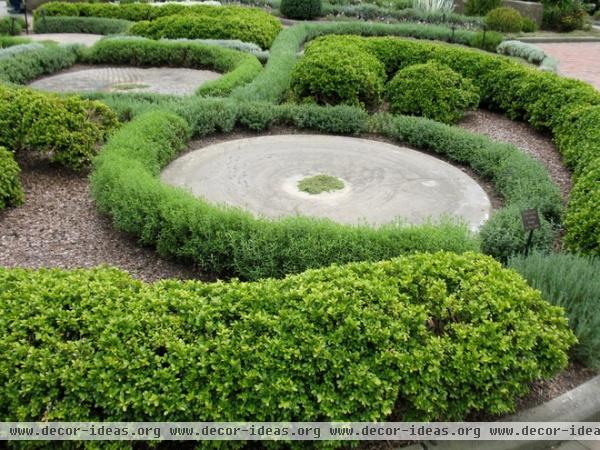 5 Great Garden Uses for Granite Millstones