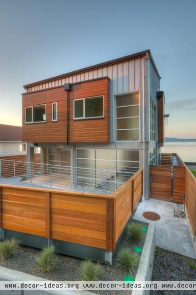 Houzz Tour: Sturdy Enough for a Tsunami