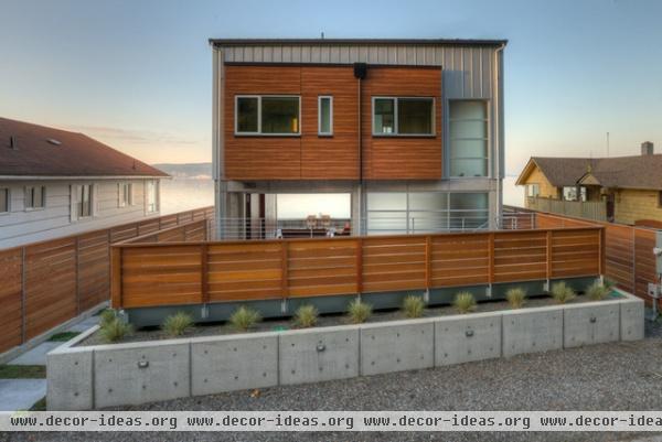 Houzz Tour: Sturdy Enough for a Tsunami