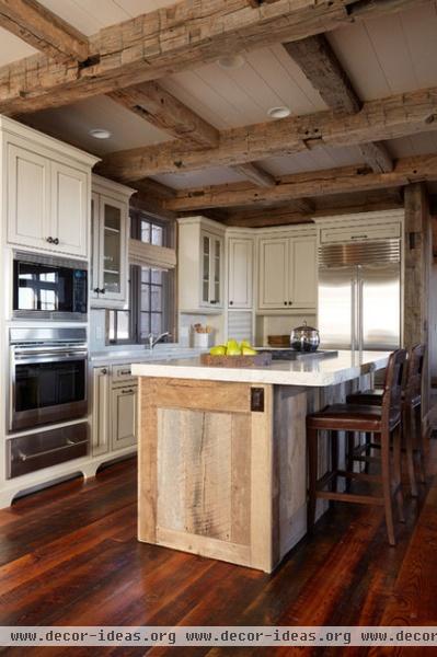 rustic kitchen by Wellborn + Wright