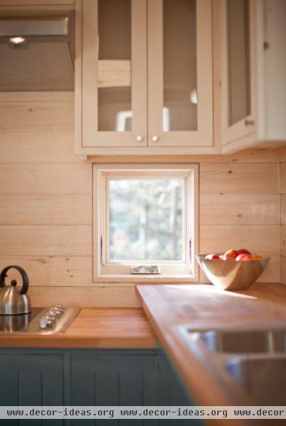 beach style kitchen by Whitten Architects