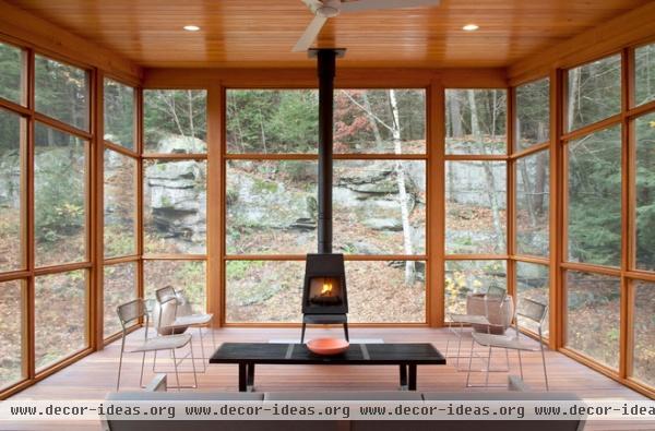 Houzz Tour: Strong, Modern Lines Stand Up to the Trees