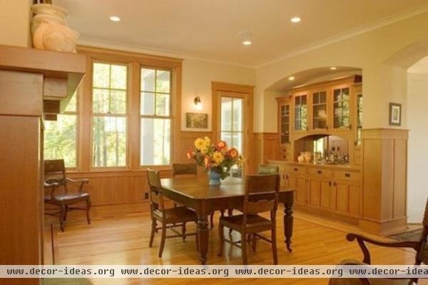 A Multifunctional Dining Room Transformation