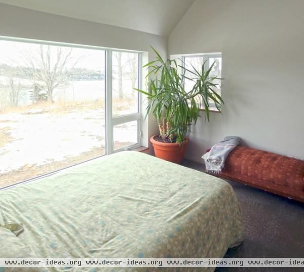 contemporary bedroom by Solterre Design