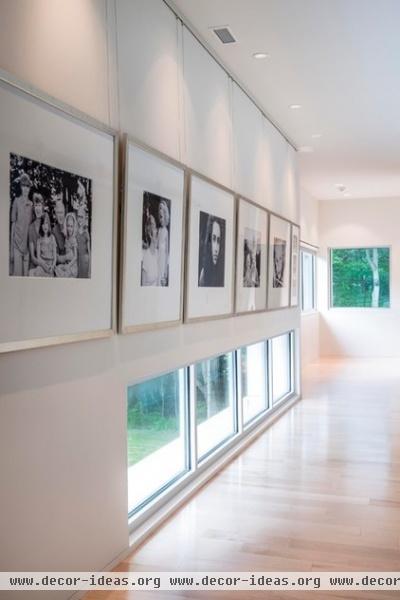 How to Design a Family Photo Wall