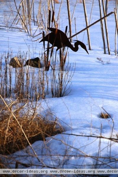 Look Beyond Plants for a Wonderful Winter Garden