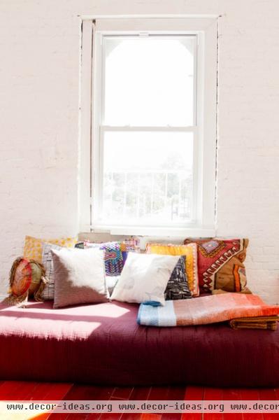 Mix Pillow Patterns Like a Pro: 17 Foolproof Themes