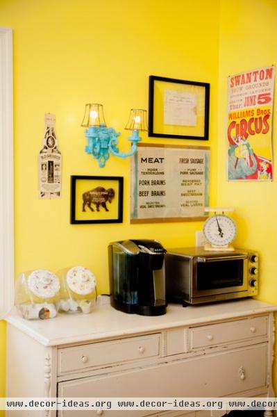 farmhouse kitchen by Amy Clark Studios