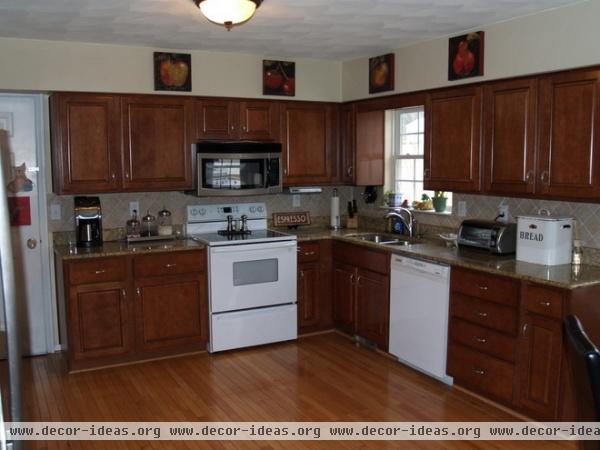 traditional kitchen by Kitchen Tune-Up - Roanoke