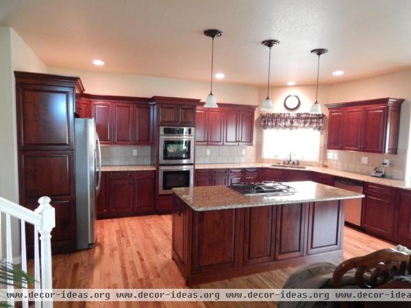 traditional  by Custom Classic Cabinetry