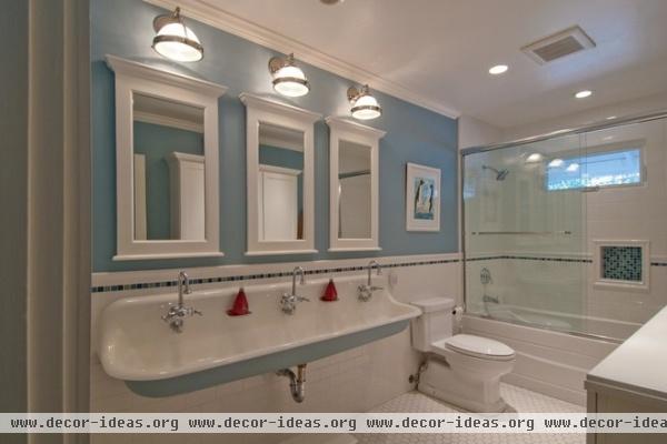 traditional bathroom by Design Savvy