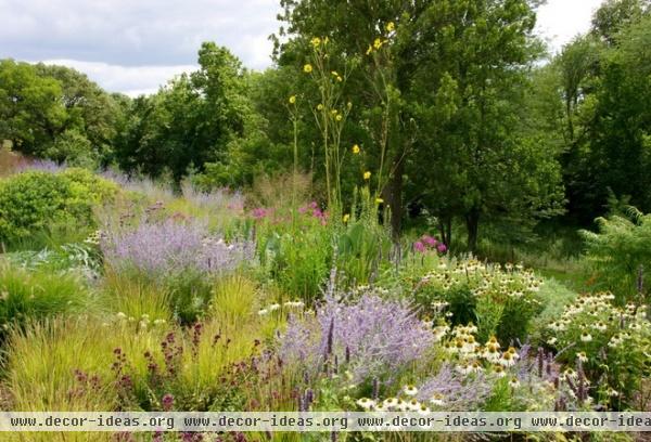 contemporary landscape by Adam Woodruff + Associates, Garden Artisans