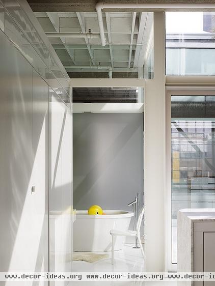 industrial bathroom by Fougeron Architecture FAIA