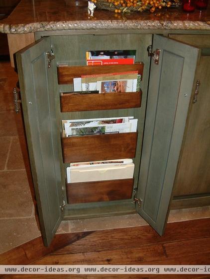 traditional kitchen by Polly Blair