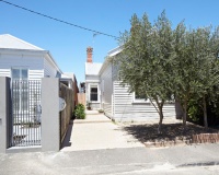 Houzz Tour: Convertible Courtyards Change the Game in Australia