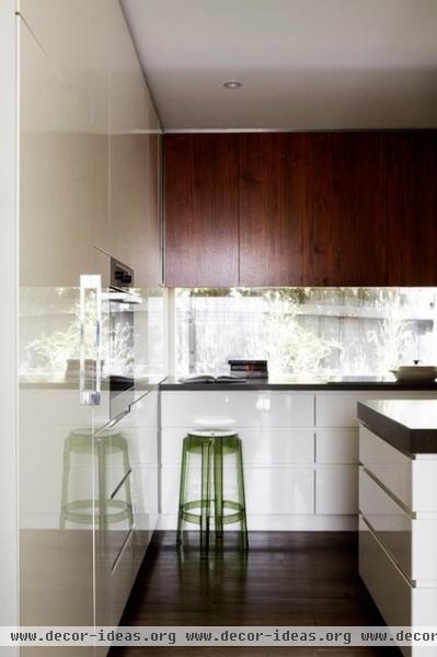 midcentury kitchen by Sharyn Cairns