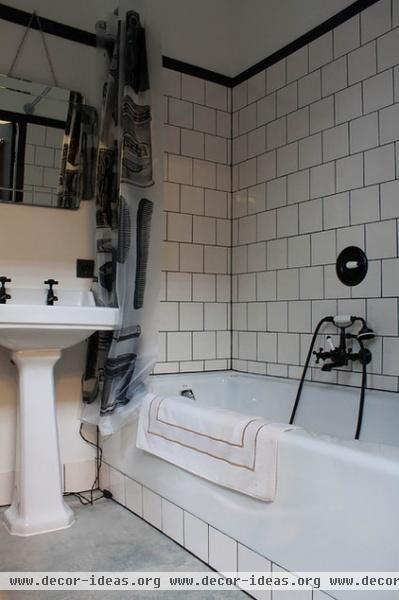 eclectic bathroom by Louise de Miranda