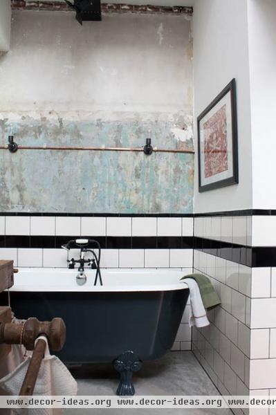 eclectic bathroom by Louise de Miranda