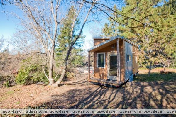 Houzz Tour: Rolling With Simplicity in a Tiny House on Wheels