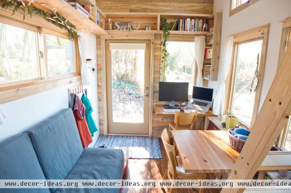 Houzz Tour: Rolling With Simplicity in a Tiny House on Wheels