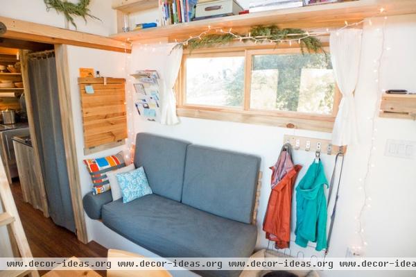 Houzz Tour: Rolling With Simplicity in a Tiny House on Wheels