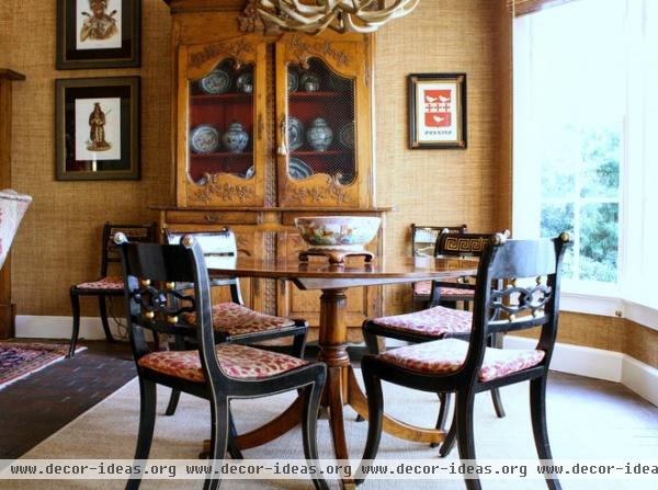 traditional dining room by Mina Brinkey