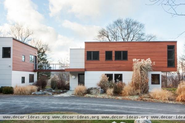 Houzz Tour: Black and White and Beautiful in Upstate New York