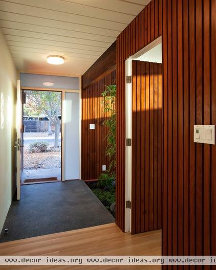 midcentury entry by Klopf Architecture